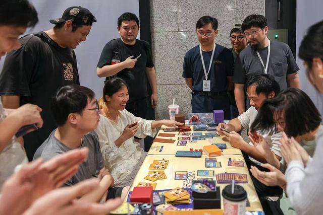 起来|小小卡牌开启潮流新玩法PG麻将胡了2让日常生活美(图3) 起来|小小卡牌开启潮流新玩法PG麻将胡了2让日常生活美(图3)